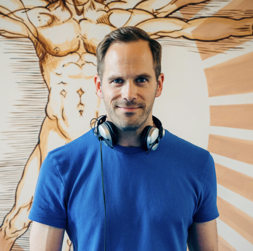 Evert Groot as DJ Absoluut