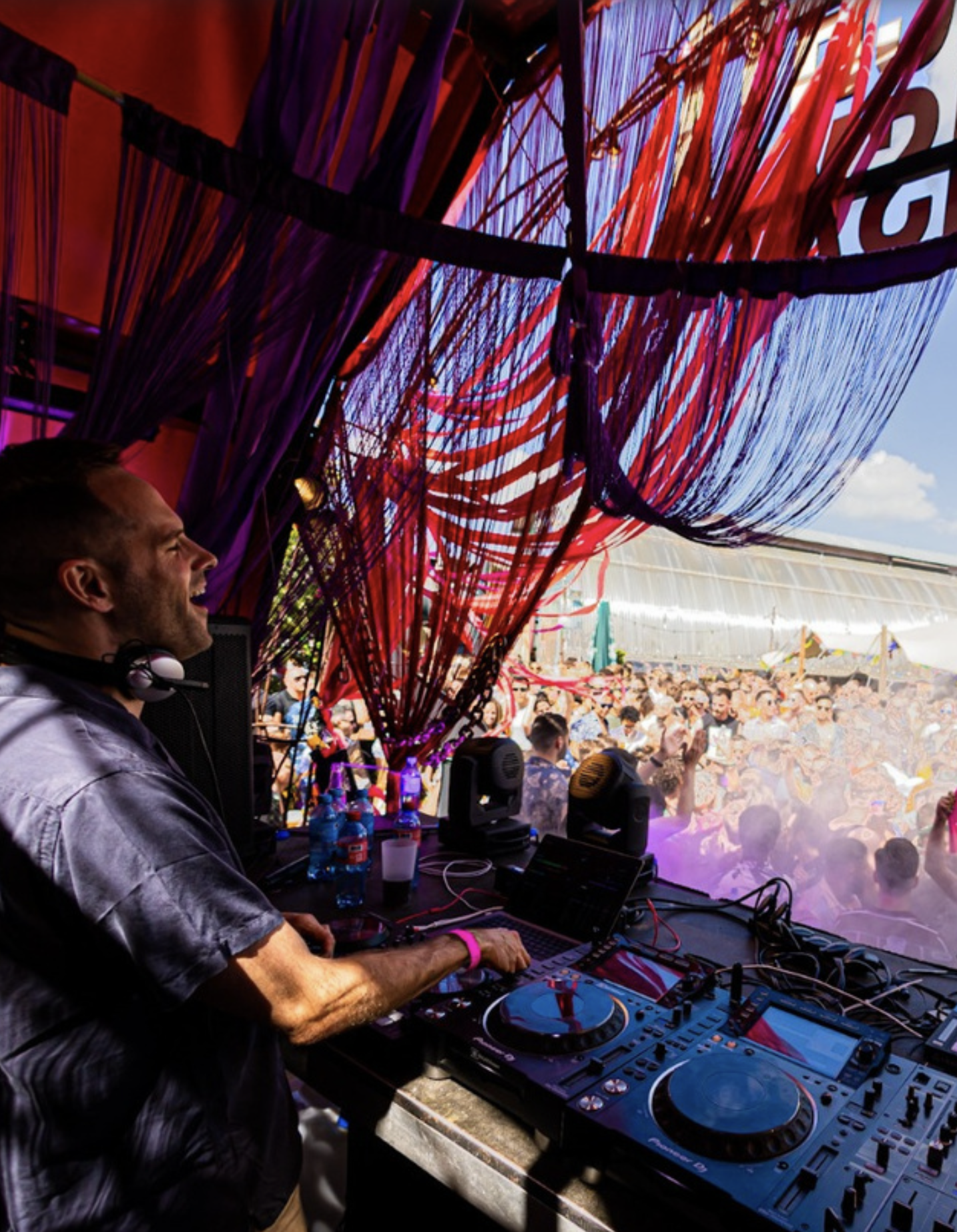 Absoluut performing for a festival crowd