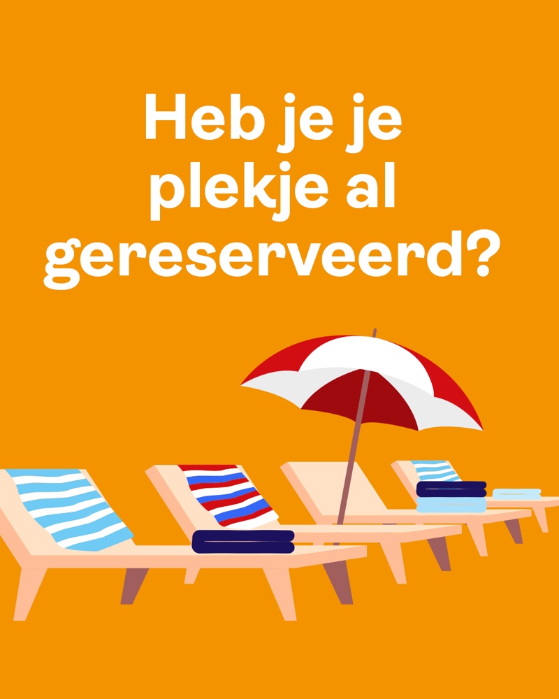 Post di TUI: Heb je je plekje al gereserveerd? Lettini con asciugamani sotto un ombrellone